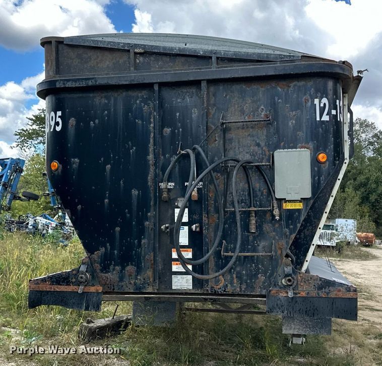 image for item DN0798 2012 Aulick live bottom trailer