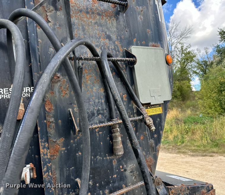 image for item DN0798 2012 Aulick live bottom trailer