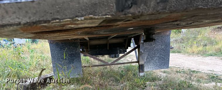 image for item DN0798 2012 Aulick live bottom trailer