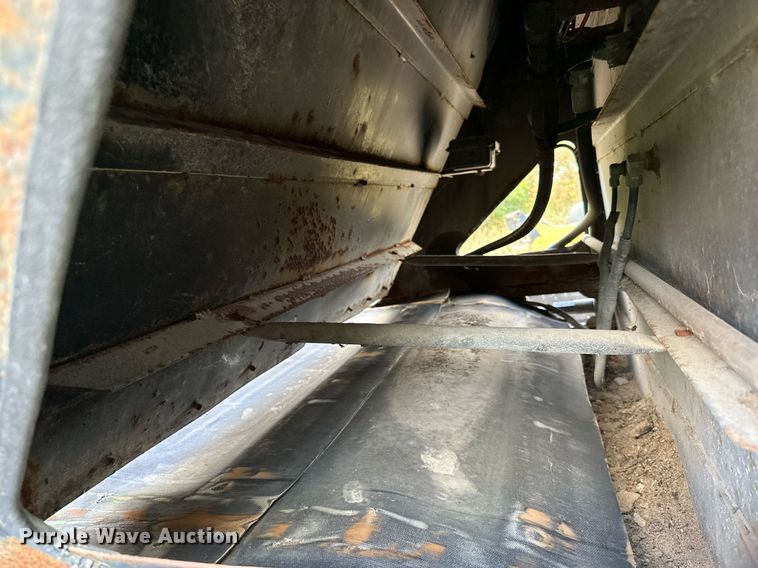 image for item DN0798 2012 Aulick live bottom trailer