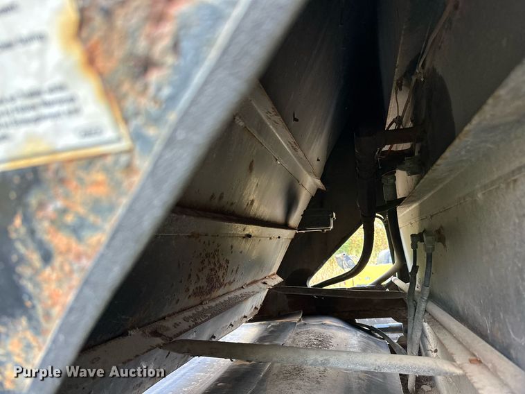 image for item DN0798 2012 Aulick live bottom trailer