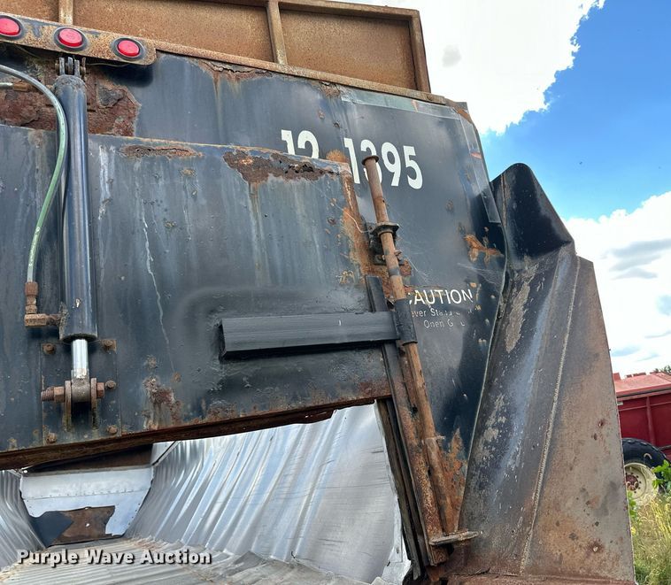 image for item DN0798 2012 Aulick live bottom trailer