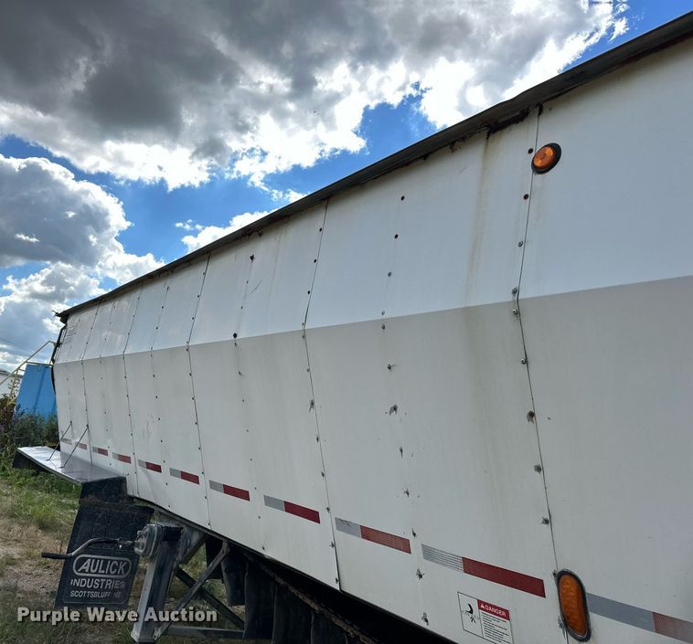 image for item DN0798 2012 Aulick live bottom trailer