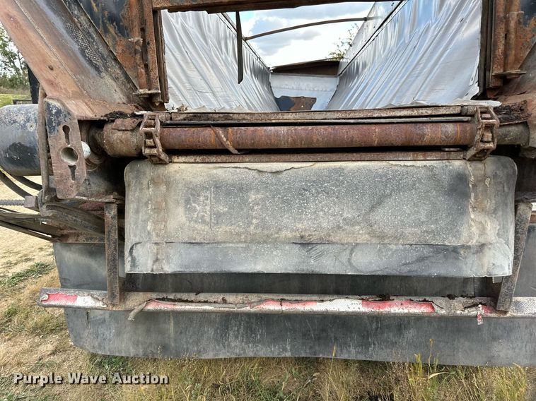 image for item DN0798 2012 Aulick live bottom trailer