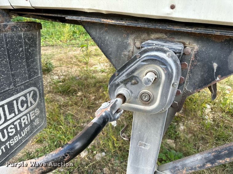 image for item DN0798 2012 Aulick live bottom trailer