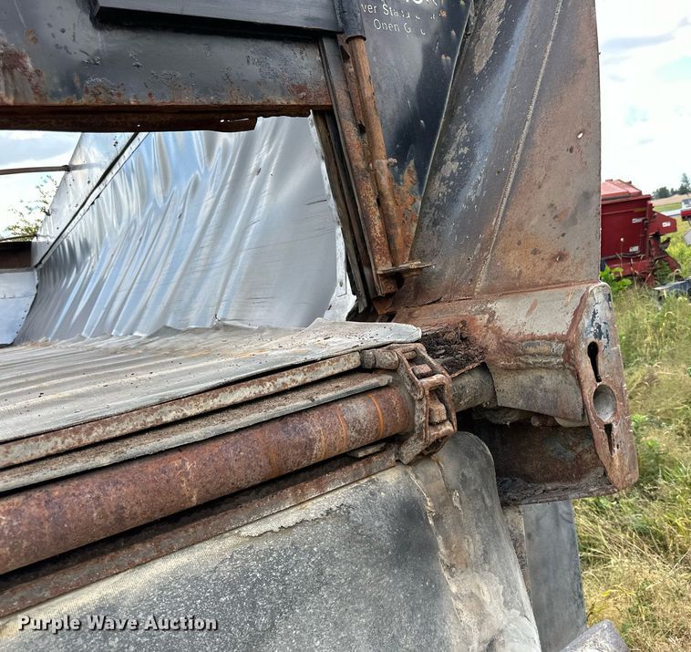 image for item DN0798 2012 Aulick live bottom trailer