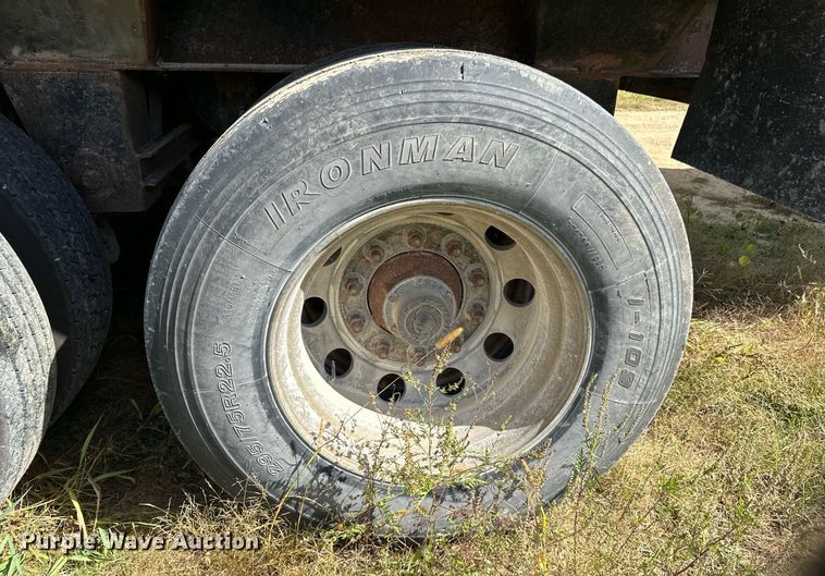 image for item DN0798 2012 Aulick live bottom trailer