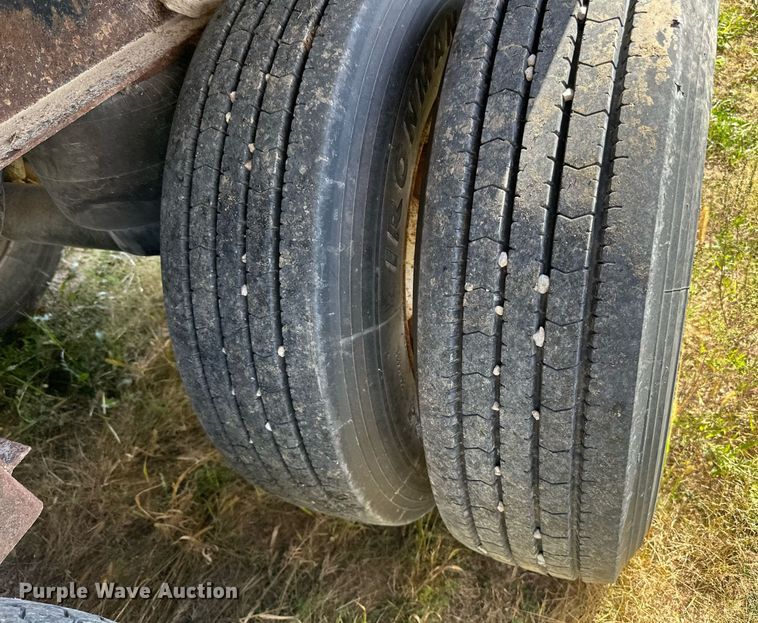 image for item DN0798 2012 Aulick live bottom trailer