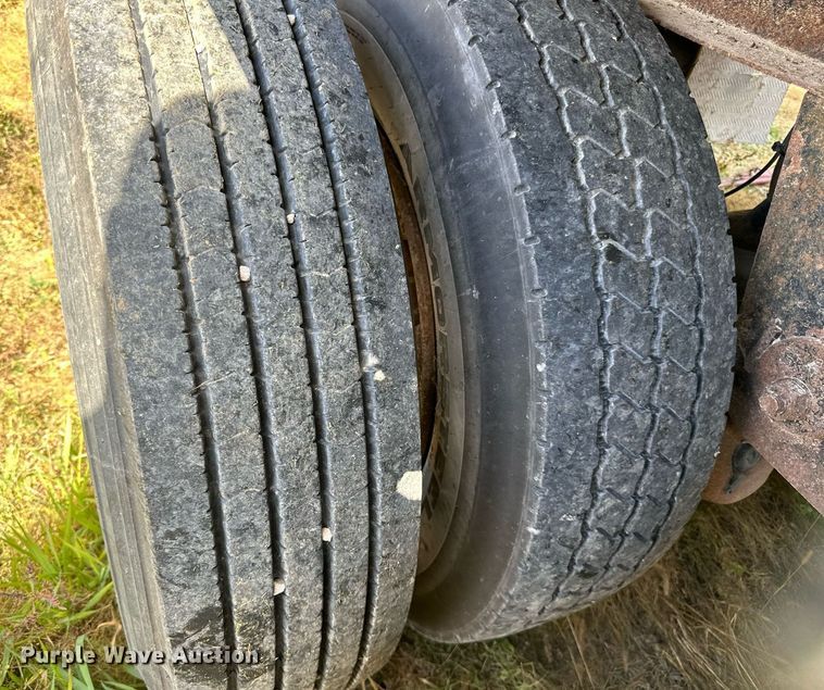 image for item DN0798 2012 Aulick live bottom trailer