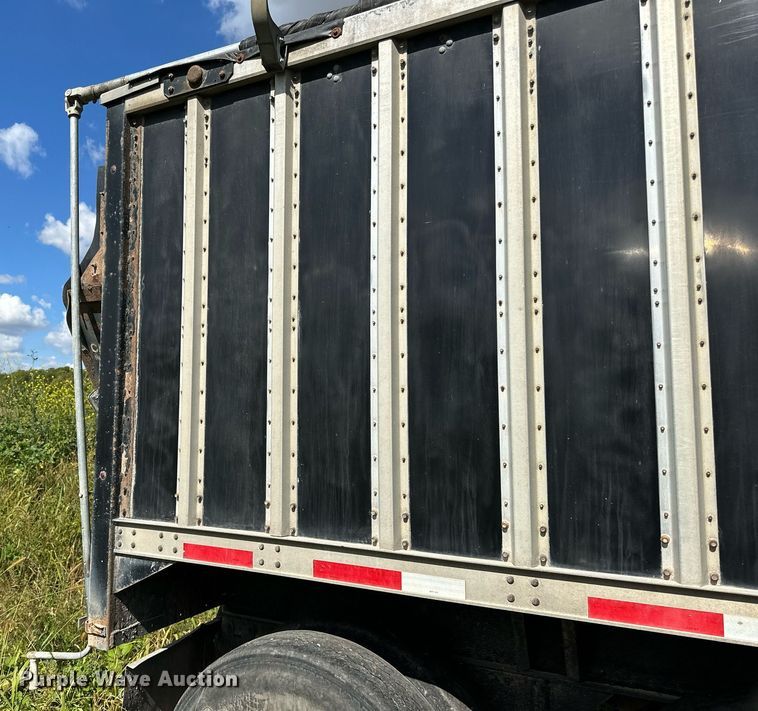 image for item DN0799 2015 Valley Farm Industries  Aulick live bottom trailer