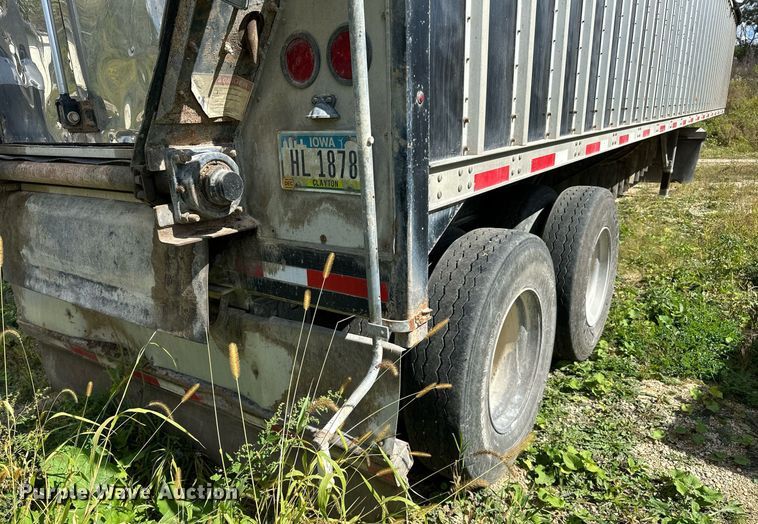 image for item DN0799 2015 Valley Farm Industries  Aulick live bottom trailer