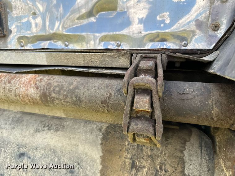 image for item DN0799 2015 Valley Farm Industries  Aulick live bottom trailer