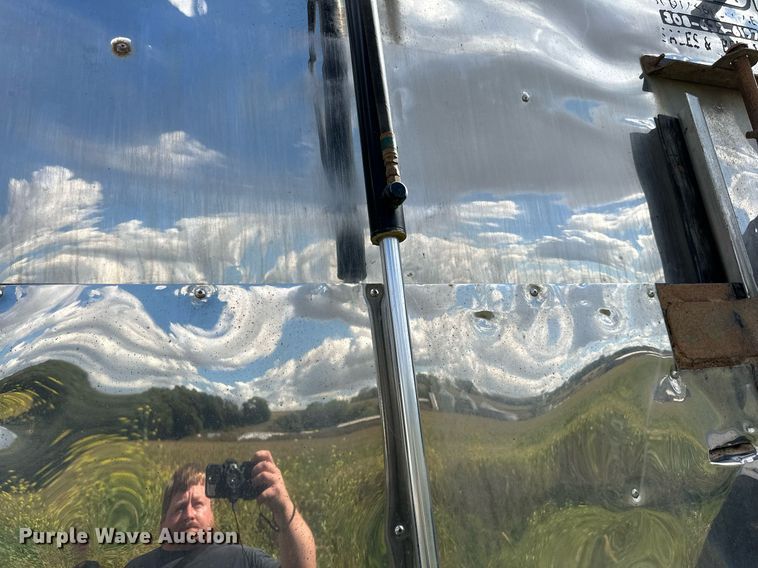 image for item DN0799 2015 Valley Farm Industries  Aulick live bottom trailer