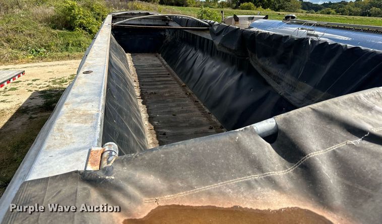 image for item DN0799 2015 Valley Farm Industries  Aulick live bottom trailer