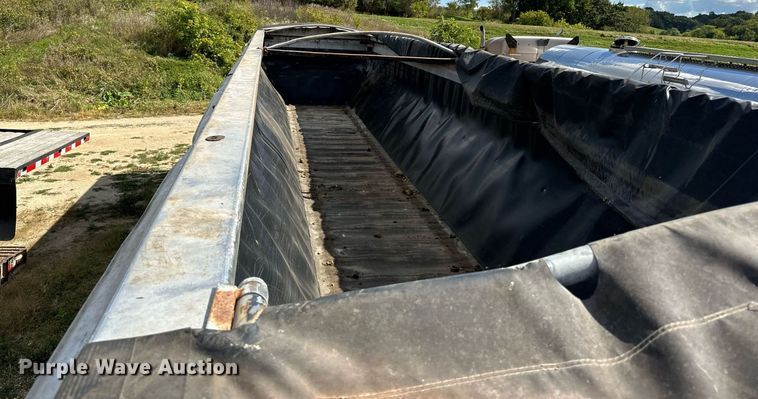 image for item DN0799 2015 Valley Farm Industries  Aulick live bottom trailer