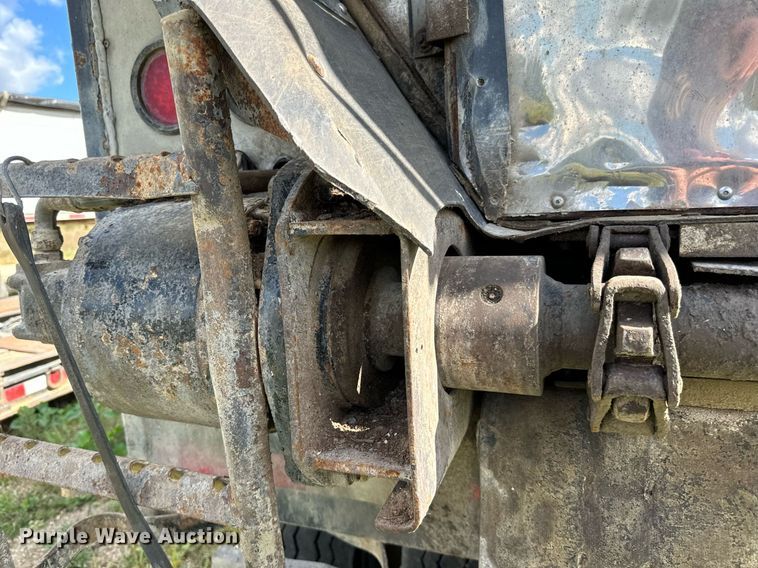 image for item DN0799 2015 Valley Farm Industries  Aulick live bottom trailer