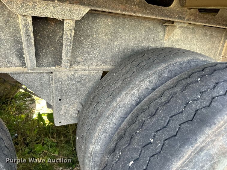 image for item DN0799 2015 Valley Farm Industries  Aulick live bottom trailer