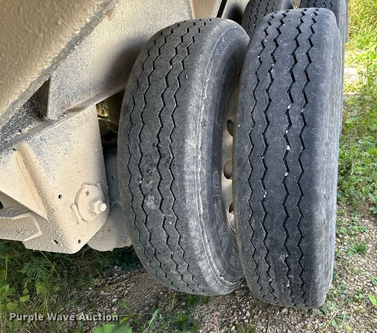 image for item DN0799 2015 Valley Farm Industries  Aulick live bottom trailer