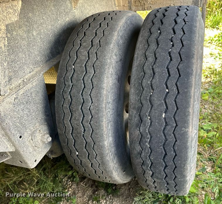 image for item DN0799 2015 Valley Farm Industries  Aulick live bottom trailer