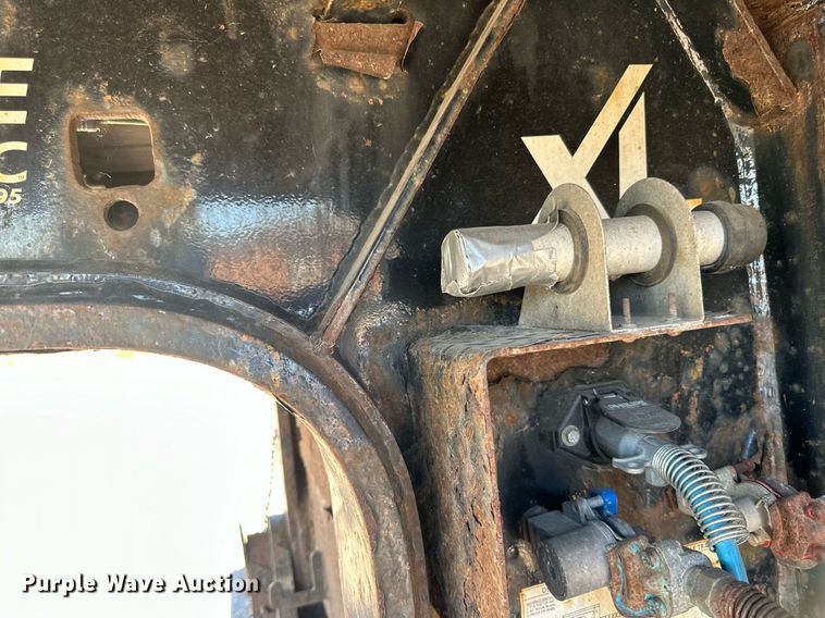 image for item DN0803 2015 XL Specialized  XL90MDE lowboy equipment trailer