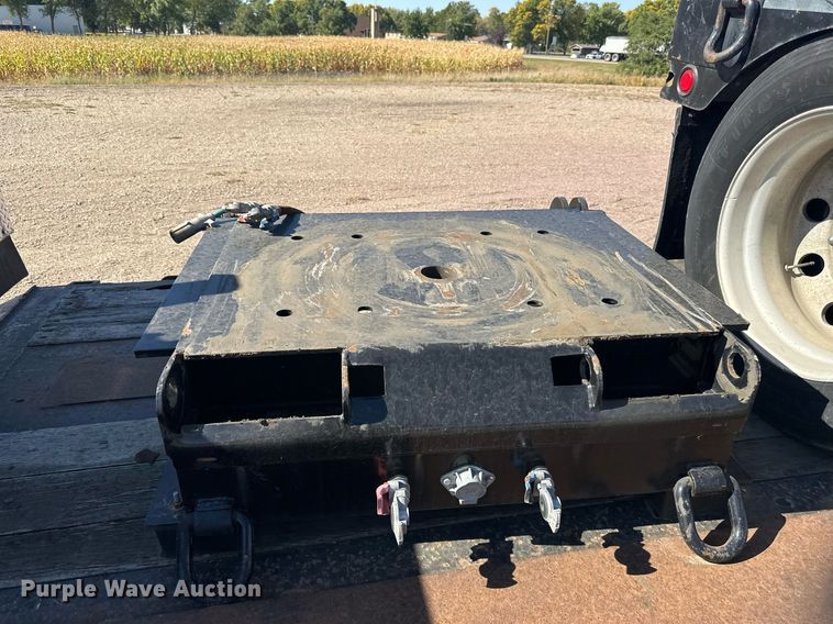 image for item DN0803 2015 XL Specialized  XL90MDE lowboy equipment trailer