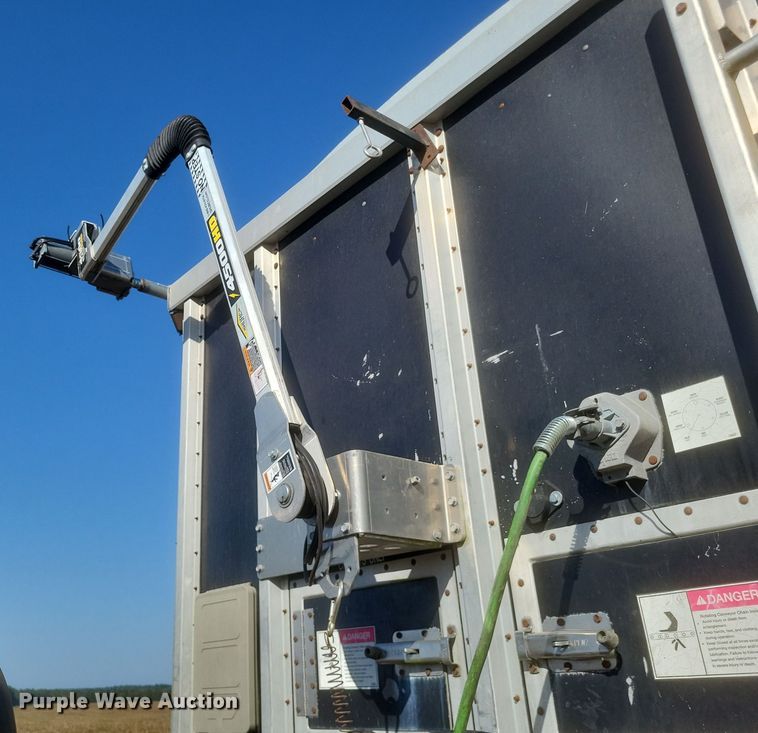 image for item DQ3721 2007 Valley Farm Industries Aulick Aluminator live bottom trailer