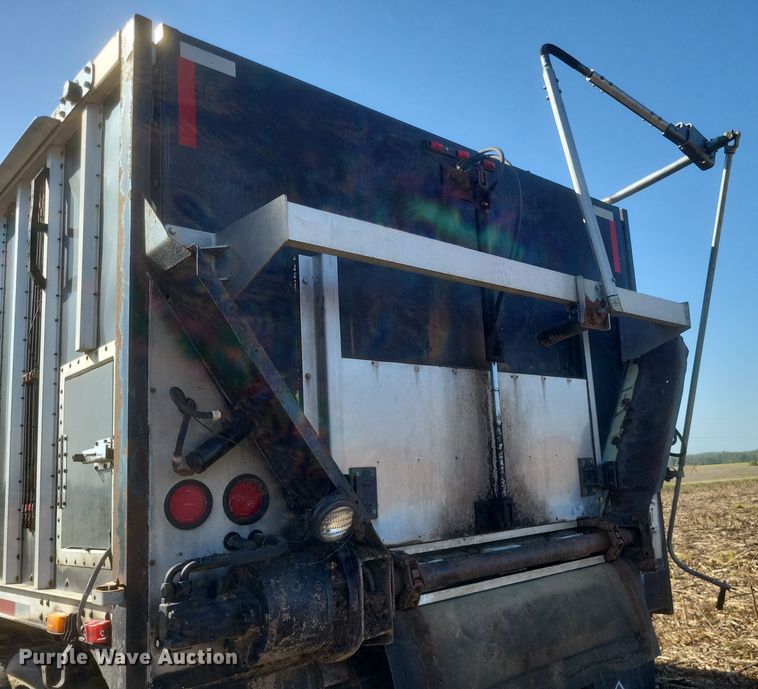 image for item DQ3721 2007 Valley Farm Industries Aulick Aluminator live bottom trailer