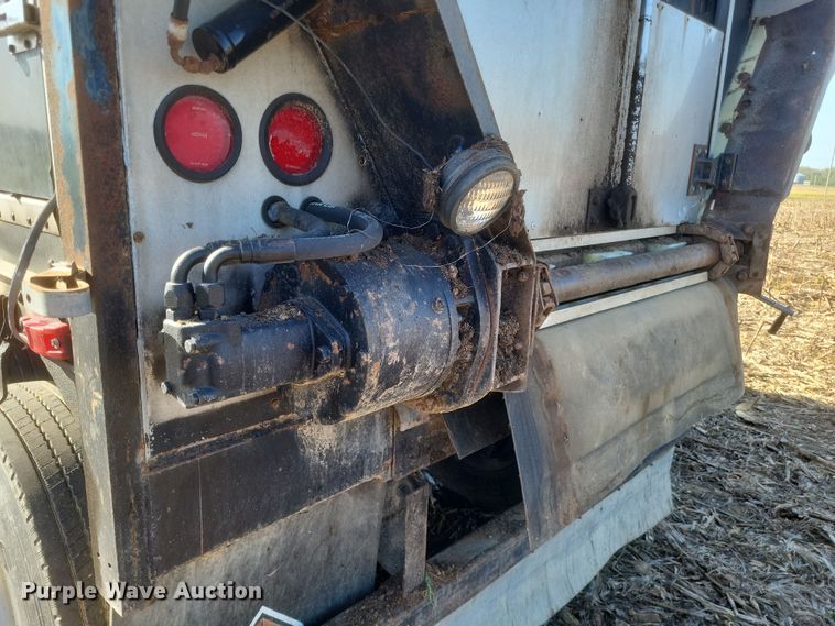 image for item DQ3721 2007 Valley Farm Industries Aulick Aluminator live bottom trailer