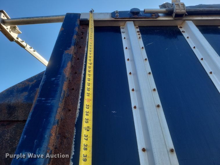 image for item DQ3721 2007 Valley Farm Industries Aulick Aluminator live bottom trailer