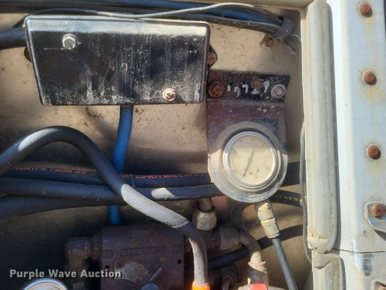 image for item DQ3721 2007 Valley Farm Industries Aulick Aluminator live bottom trailer