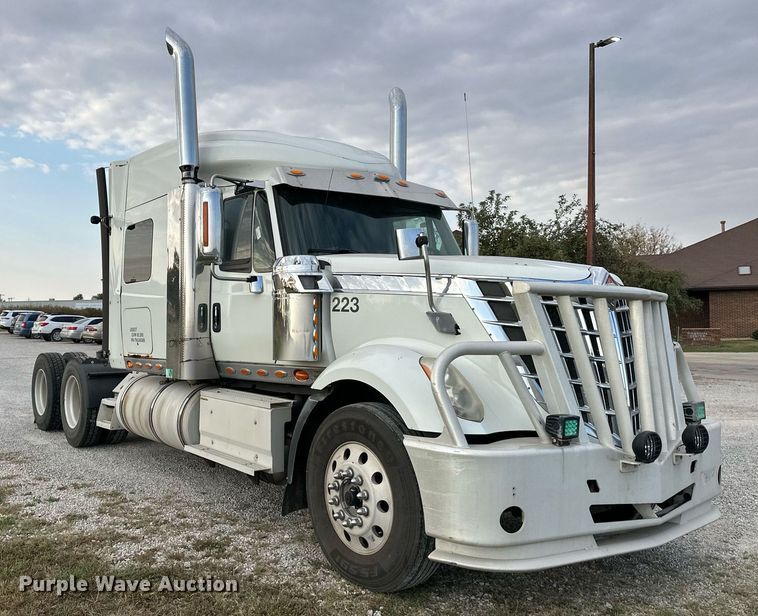 image for item DR2722 2015 International  Lonestar  semi truck