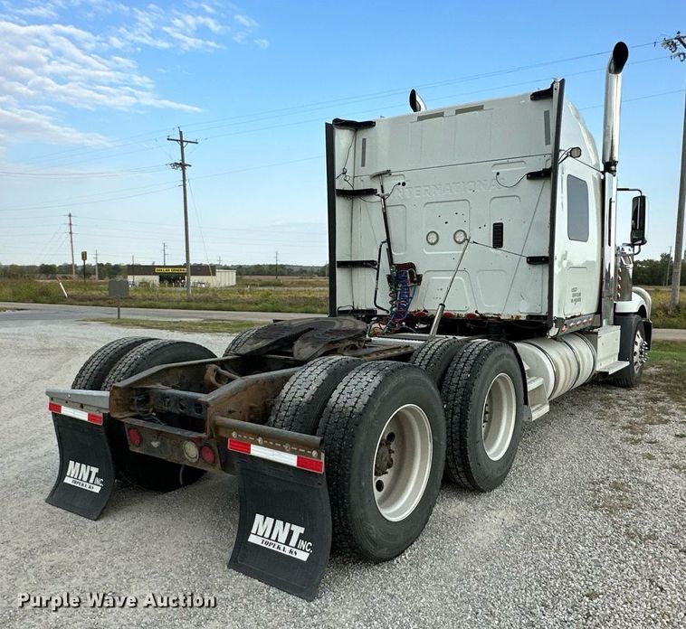 image for item DR2722 2015 International  Lonestar  semi truck