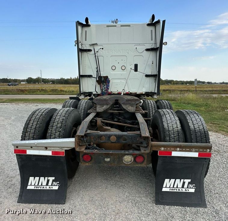 image for item DR2722 2015 International  Lonestar  semi truck