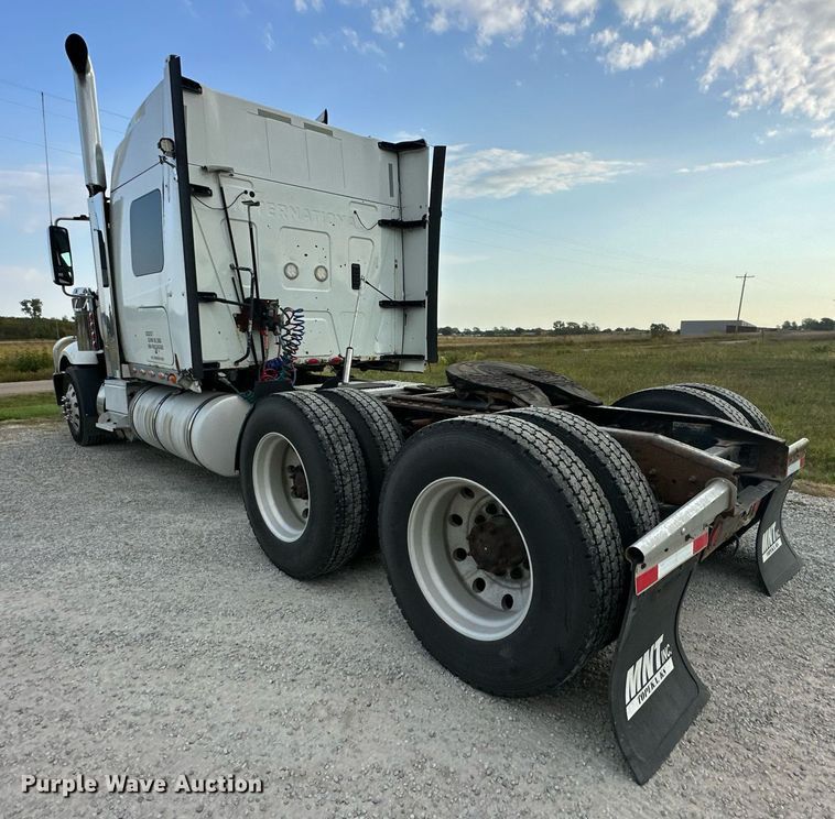 image for item DR2722 2015 International  Lonestar  semi truck
