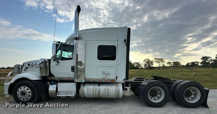 image for item DR2722 2015 International  Lonestar  semi truck