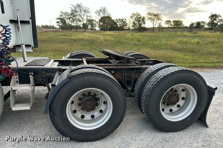 image for item DR2722 2015 International  Lonestar  semi truck