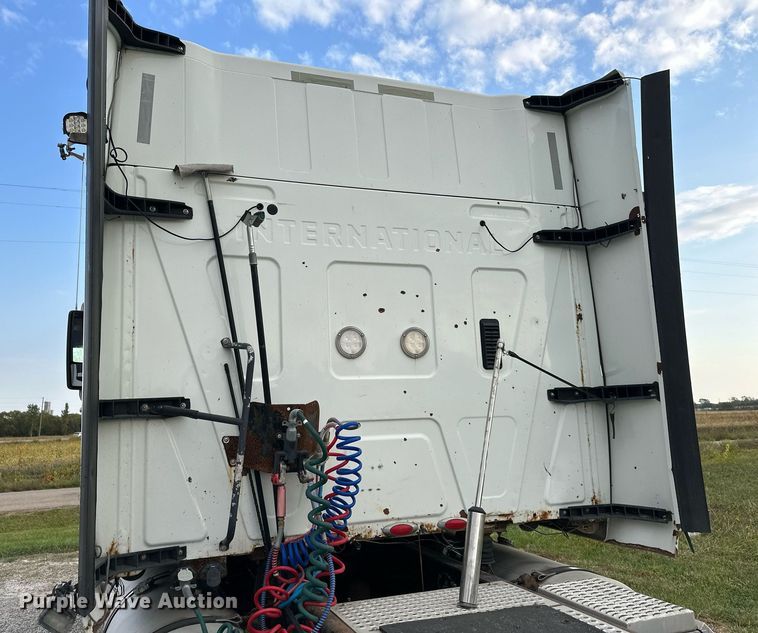 image for item DR2722 2015 International  Lonestar  semi truck