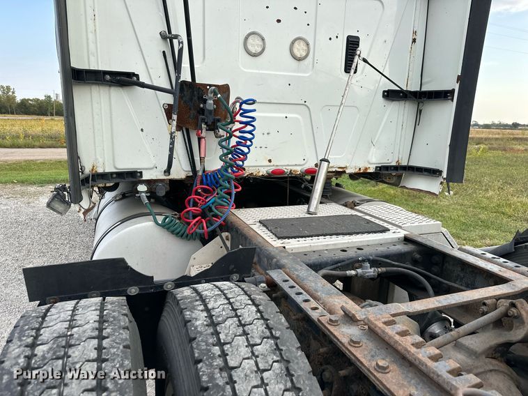 image for item DR2722 2015 International  Lonestar  semi truck