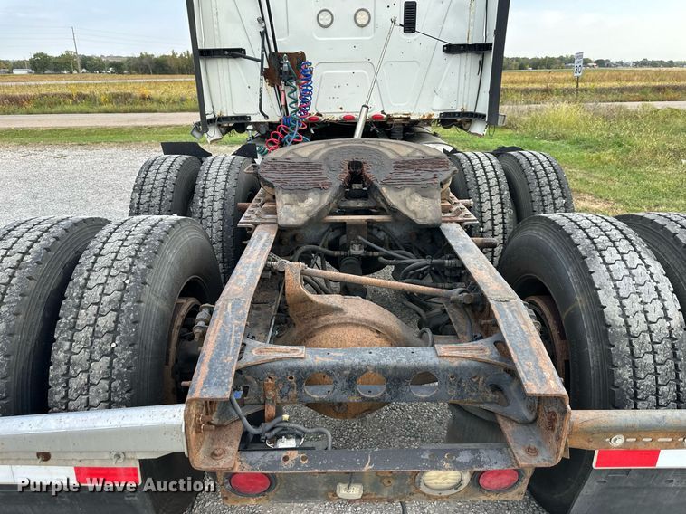 image for item DR2722 2015 International  Lonestar  semi truck