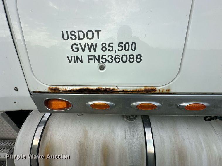 image for item DR2722 2015 International  Lonestar  semi truck