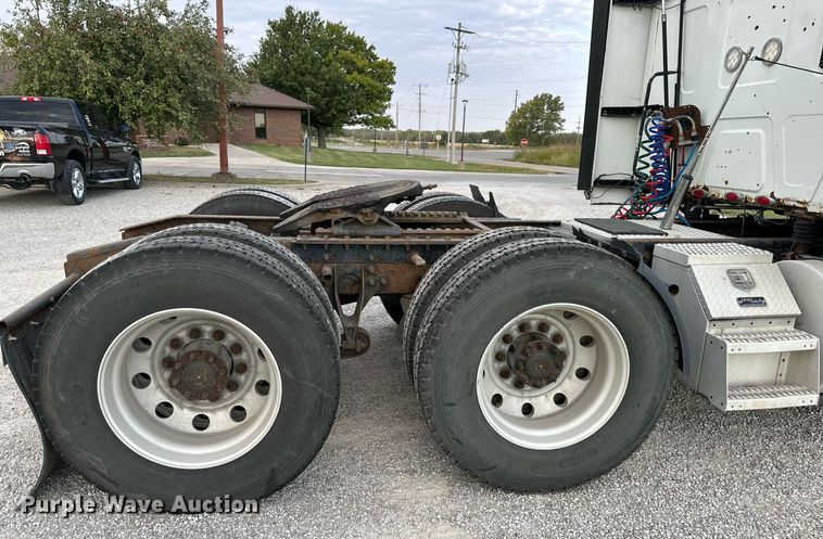 image for item DR2722 2015 International  Lonestar  semi truck