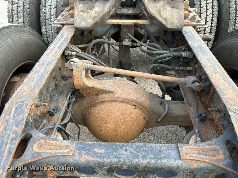 image for item DR2722 2015 International  Lonestar  semi truck