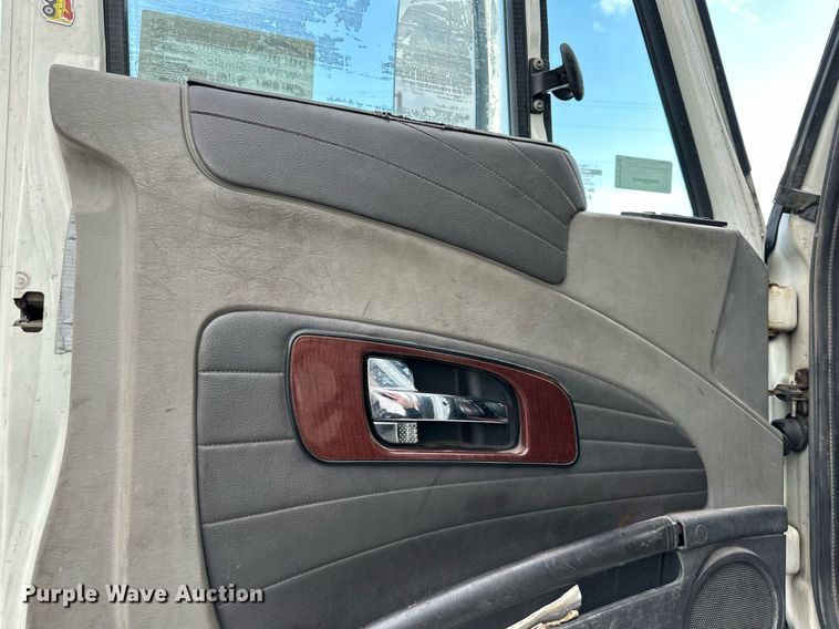 image for item DR2722 2015 International  Lonestar  semi truck