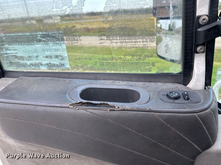 image for item DR2722 2015 International  Lonestar  semi truck