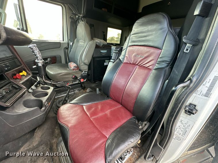 image for item DR2722 2015 International  Lonestar  semi truck