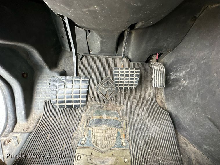 image for item DR2722 2015 International  Lonestar  semi truck