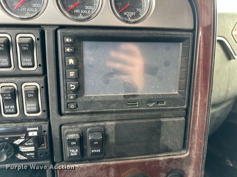 image for item DR2722 2015 International  Lonestar  semi truck