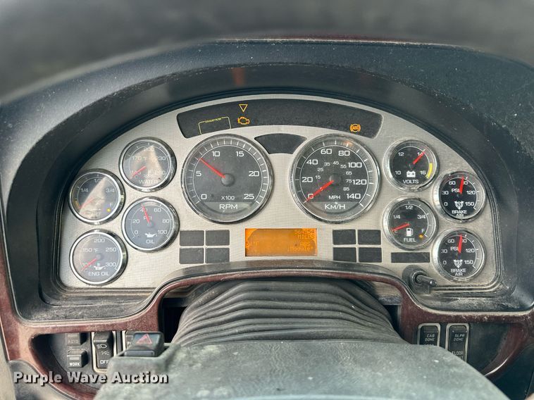 image for item DR2722 2015 International  Lonestar  semi truck