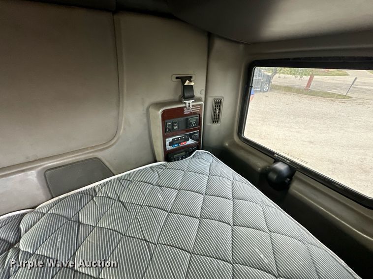 image for item DR2722 2015 International  Lonestar  semi truck