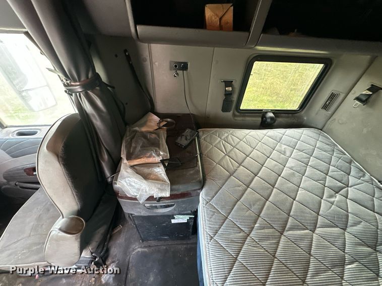 image for item DR2722 2015 International  Lonestar  semi truck